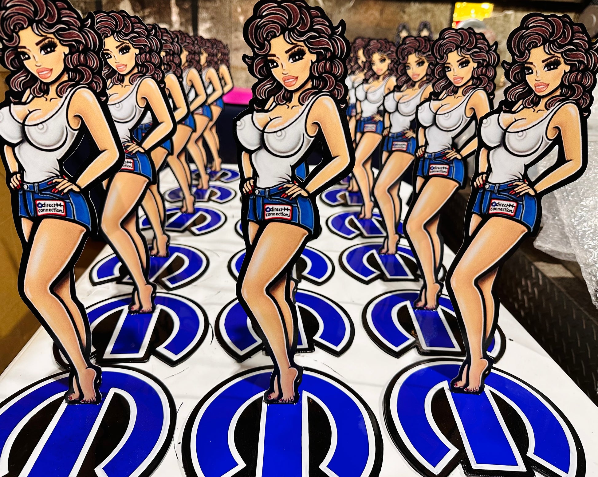 Miss Direct Connection Aluminum Stand up - Claudia Abel